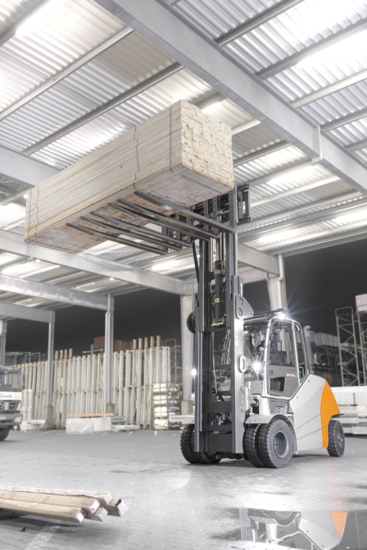 Дизельный вилочный погрузчик STILL RX 70-80