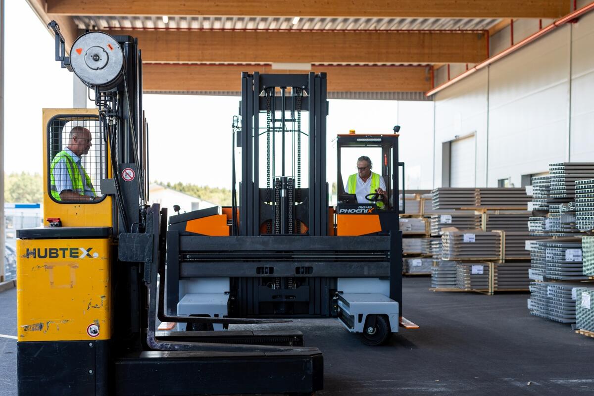 Боковой вилочный погрузчик HUBTEX PHOENIX MQ 15