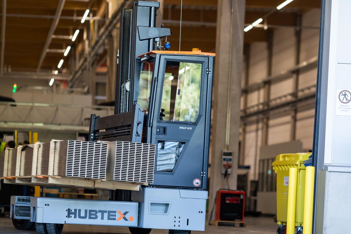 Боковой вилочный погрузчик HUBTEX PHOENIX MQ 20